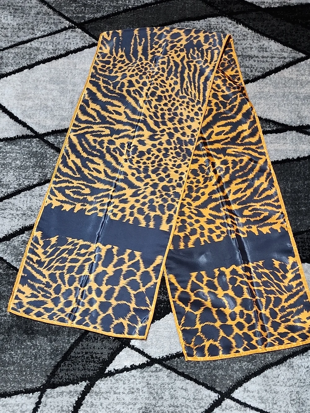 VINTAGE TIGER/LEOPARD PRINT STANDARD RECTANGULAR SILK BLEND SCARF